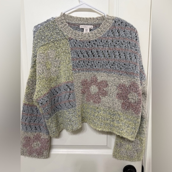 Sincerly Jules Sweaters - Sincerely Jules Floral Knit Sweater in Gray and Cream